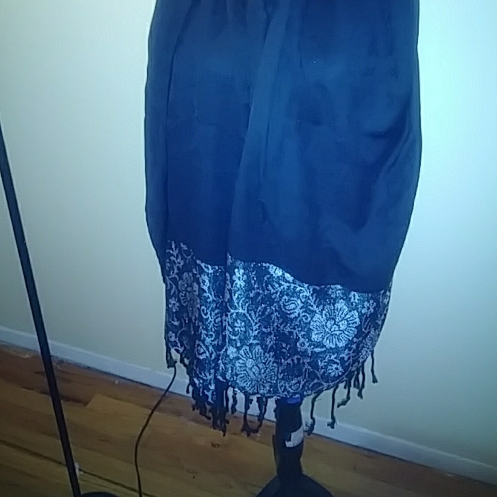 Elegant black scarf